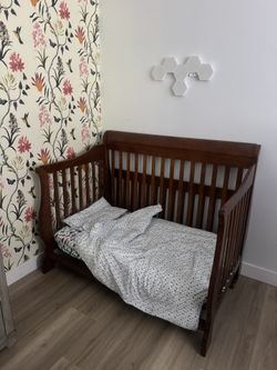 Delta Crib Bed And Mattress 