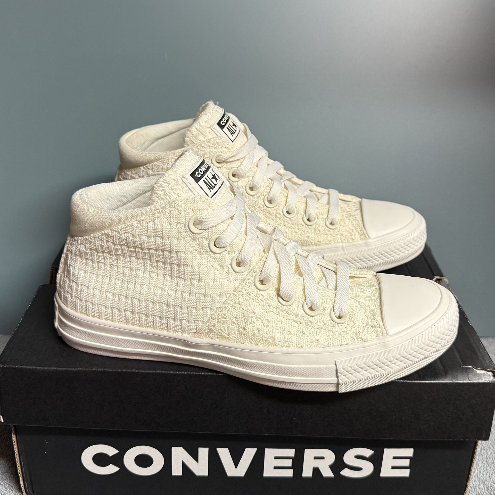$45 Women’s Converse Hi Top Brand New Size 7