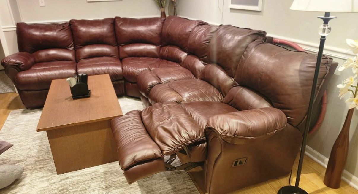 Large 4pc Modular leather Sectional Sofa Couch - Double recliner - Delivery Available