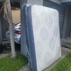 NEW Queen MATTRESS and BOX SPRING. Bed frame not included👍