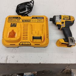 Drill  Dewalt & dual charger 20 v 60$