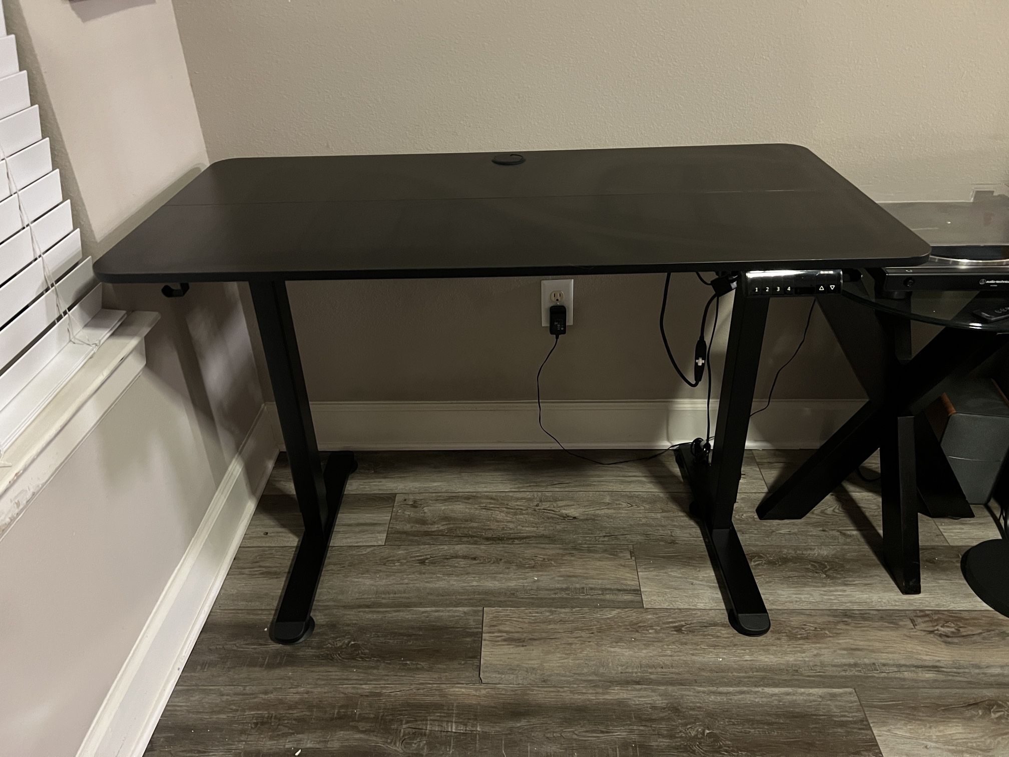 Monomi 48x24 Black Sit-Stand Desk