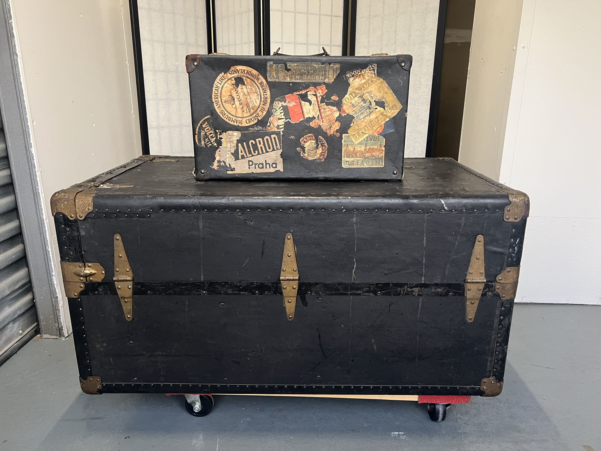 Vintage Hand Held Trunk