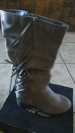 Girls Boots size 1 (new)