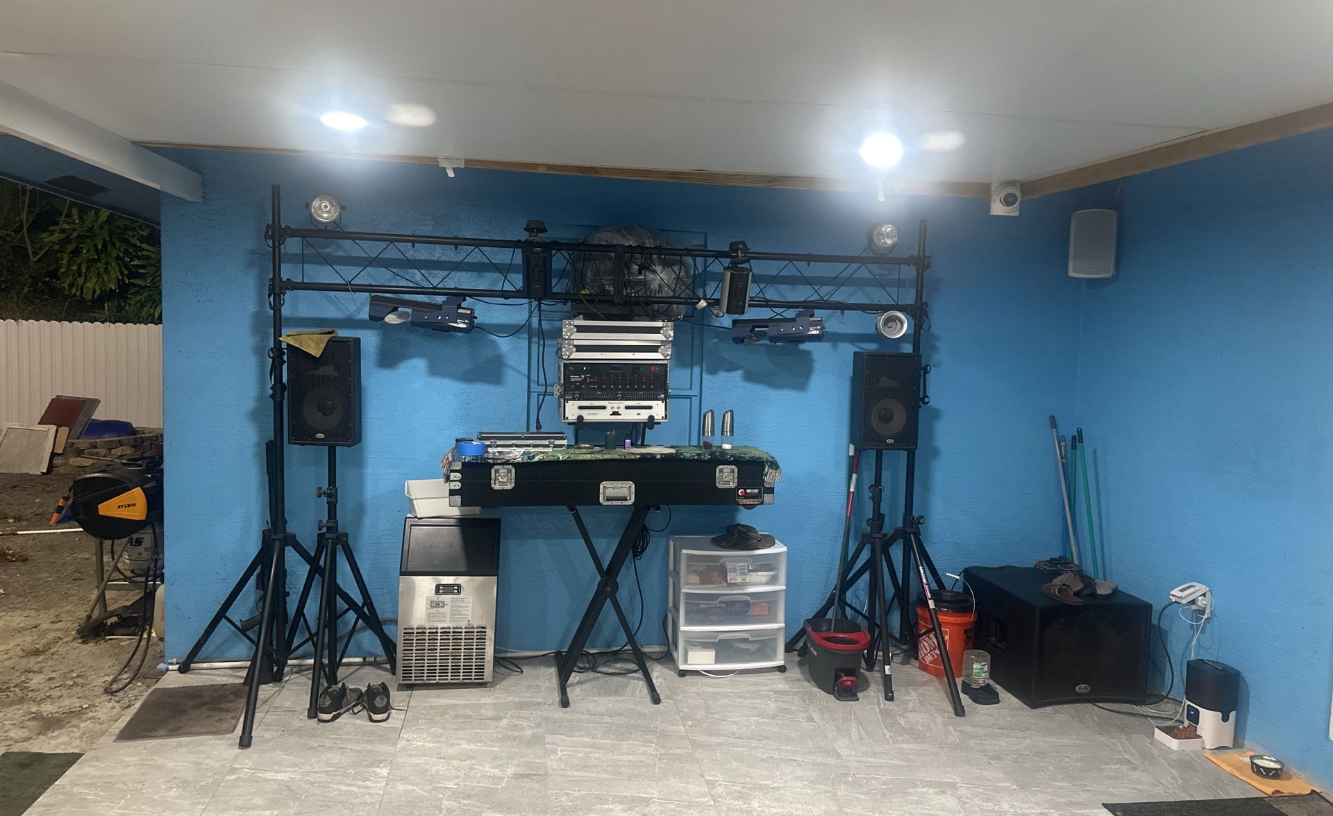Dj Profesional Tiene Mas Accesorios De Luces
