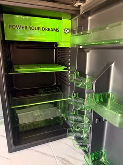Xbox Mini Fridge – Power Your Dreams Edition