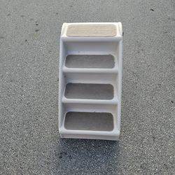 FOLDING  PLASTIC PET STEPS  20IN HI