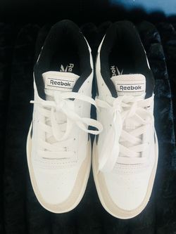 New Reebok tennis shoes size 4