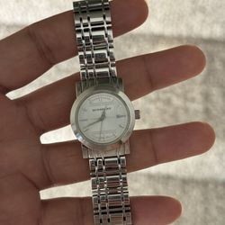 BURBERRY Women's Steel white Silver Watch