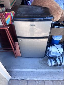 FREE: Samsung French Door Mini Fridge (Top Freezer Door Broken)