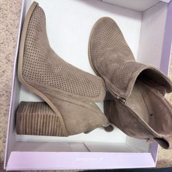 Women’s Shoes Size 7.5