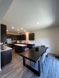 Kitchen table with 5 chairs