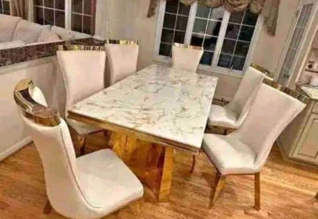 Beautiful Dining table and chairs