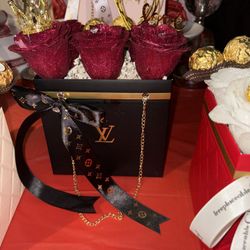 Luxury Valentines Gift Boxes ❤️ 💝  With Eternal Roses And Dubai Chocolates / Ferrero Rocher 