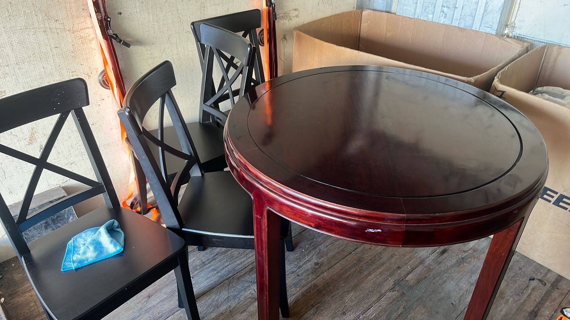 Dining Table And 4 Chairs In Good Condition I Offer Delivery For And Extra Additional Fee