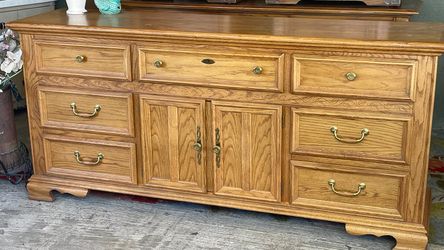 Gorgeous Stanley solid wood triple dresser