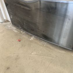 1 washer/dryer pedestal