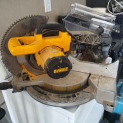 Dewalt DW715 12" Compound Miter Saw