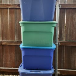 Plastic storage bins