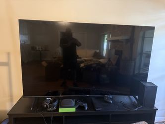 Giant Hensense TV open box perfect condition for sale!