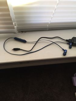 Wireless headphones for cell phones to