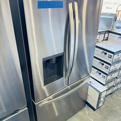 LG 26 cu. ft. Smart Counter-Depth MAX French Door Refrigerator $899 