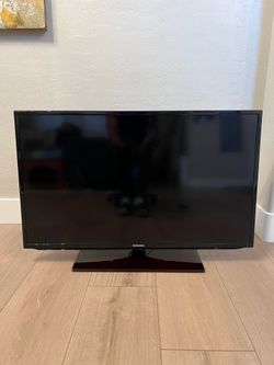 SAMSUNG 40” Flat Screen TV w/ 2 HDMI Ports, 1 USB and Remote