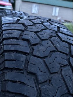 275/70/18 18’ GMC wheels