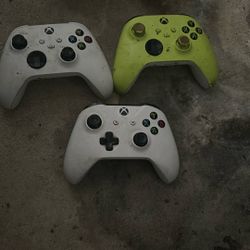 3 Xbox 360/xbox 1 Controllers