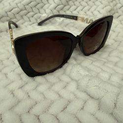 Cc - SUNGLASSES.      *NEW*