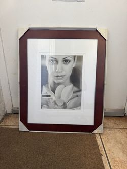 Malden Picture Frame – New in Packaging