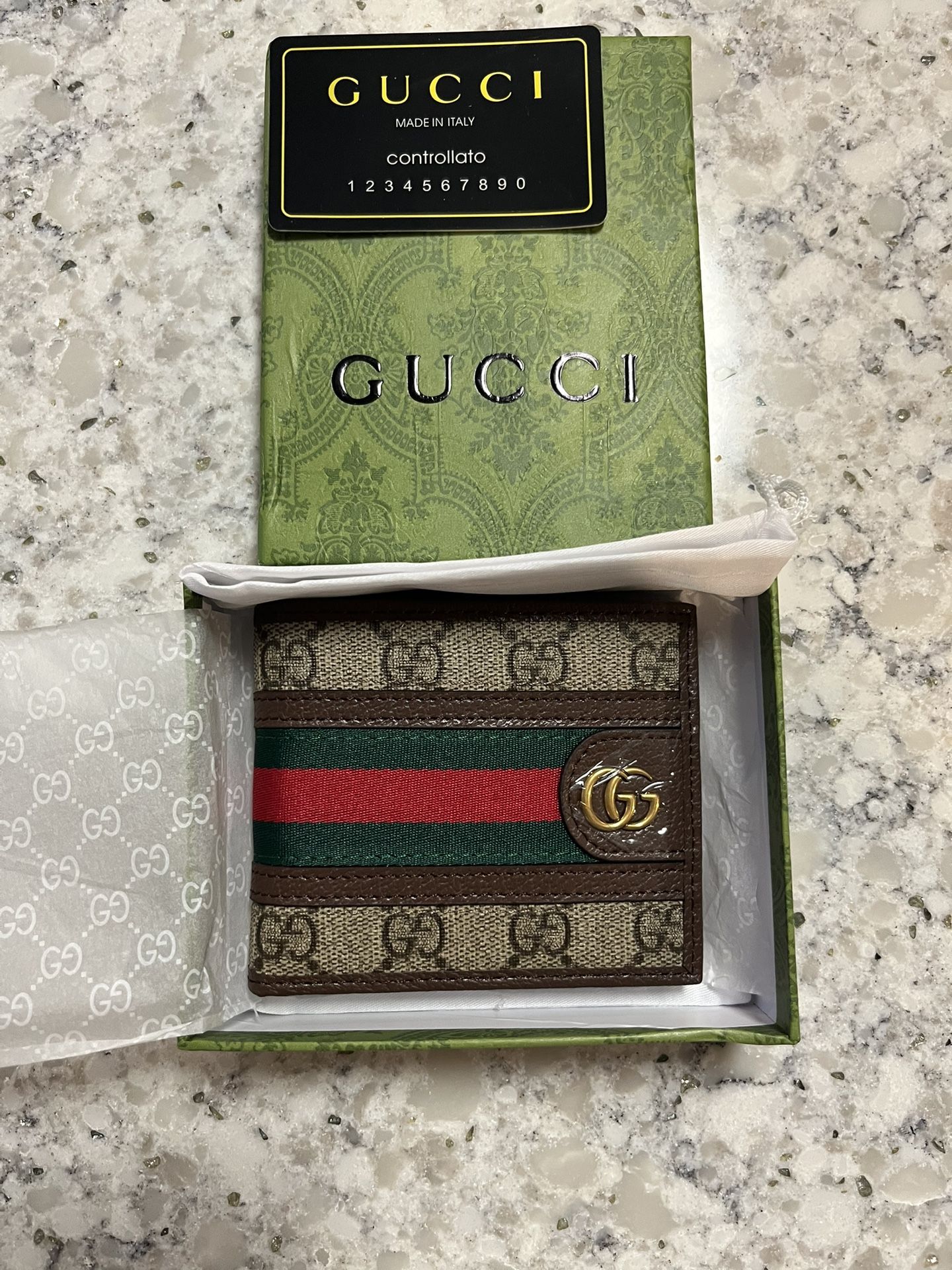 Authentic beige Gucci Wallet