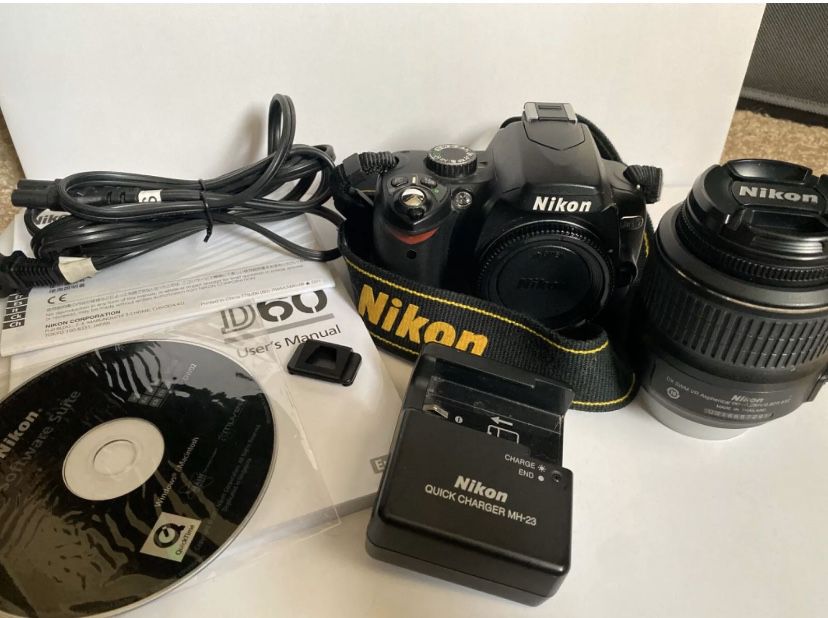 BARELY USED Nikon D D60 10.2MP Digital SLR Camera - Black (Kit w/ 18-55mm Lens)