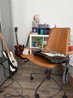 Desk studio chair rotates