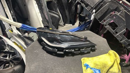 2025 2026 Tesla 3 passenger side headlight