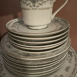 Dishes Set