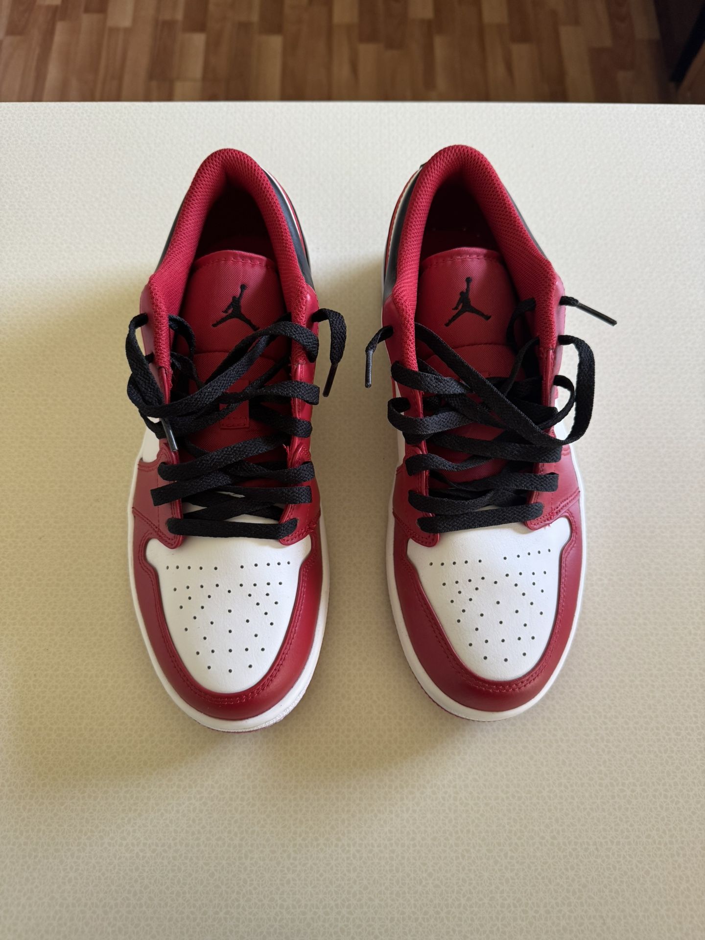 Jordan 1 Low Bulls Size 10