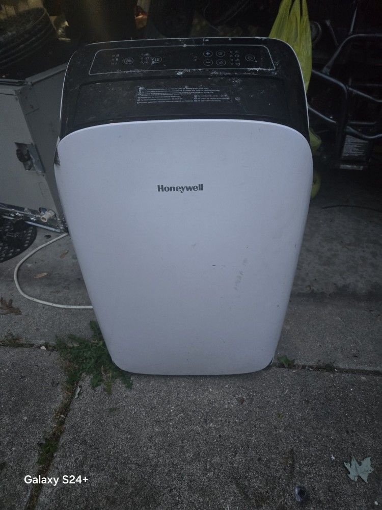 Honeywell Portable A.C. / Dehumidifier 