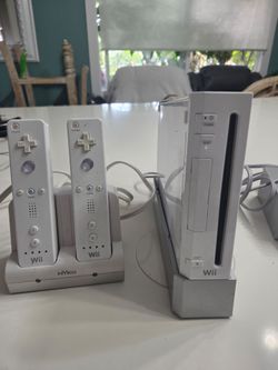 Nintendo Wii Console with 2 Remotes and Nyko Charging Dock