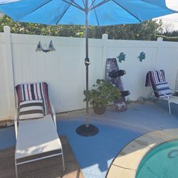 Lounge Chairs Swimming Pool 