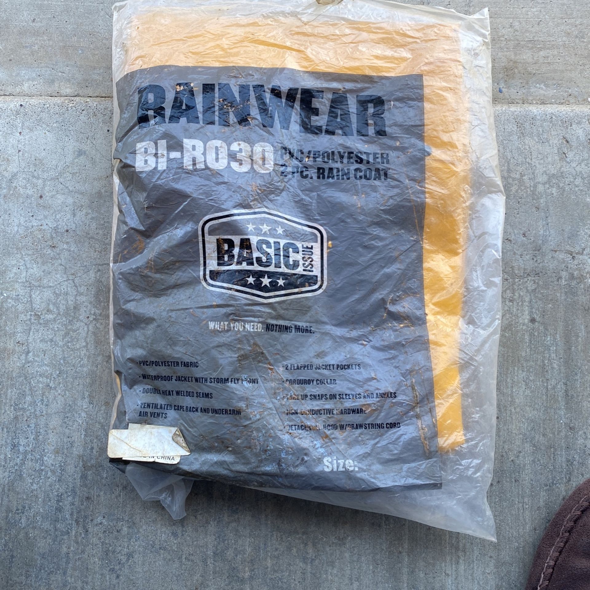 Brand New Basic Issue RainWear 2 Pc Rain Coat And hat Still Is Bag Extra Heavy Duty $ 20 Dollars