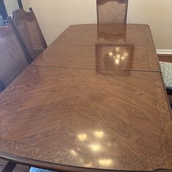 Beautiful Dinner Table 