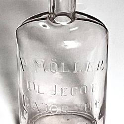 C. 1885 Antique “P. Möller Ol Jecor Gador Ver Christiania”Bottle, Oslo Norway Cod Liver Oil