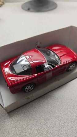 Chevrolet Corvette C5 Red Die-Cast Model Car 1:24