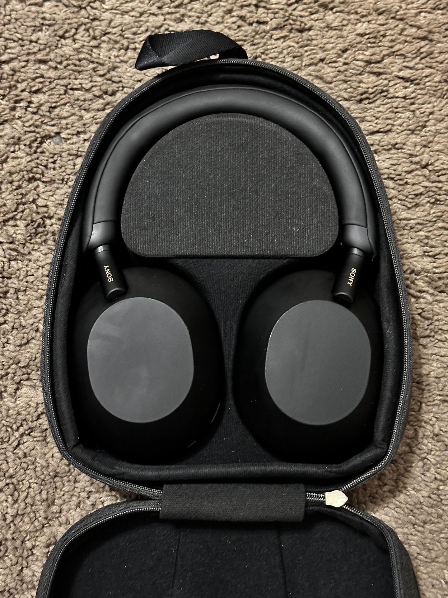 Sony XM5 Headphones 