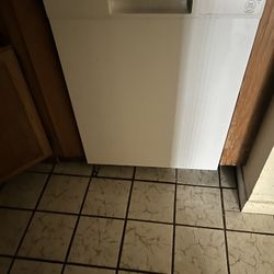 GE Dishwasher (works Great)