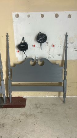 Full/queen sized vintage bed frame