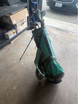 Women’s golf clubs, right handed