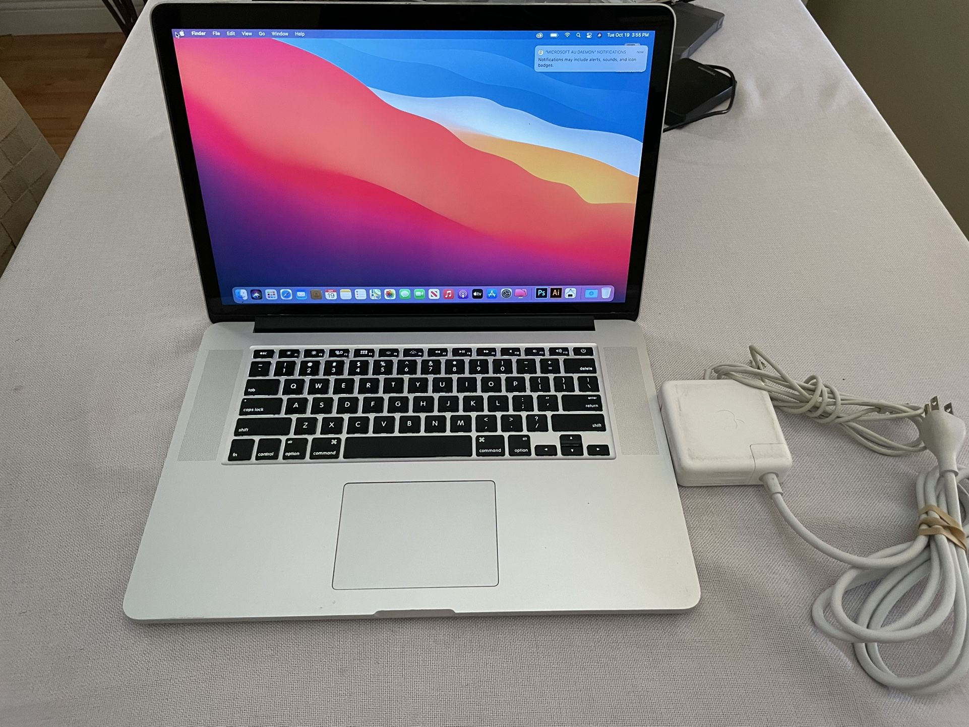 2015 Apple 15” MacBook Pro 2.5GHz i7/512gb/16gb