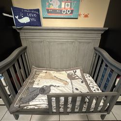 Baby Crib/ Toddler Bed..